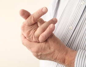 Vì sao phụ nữ cần bổ sung canxi sớm hơn, không chờ đến tuổi mãn kinh?